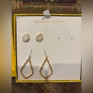 Kendra Scott 2 pack earring never worn
